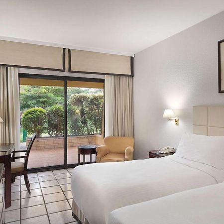 Hilton Cairo Heliopolis Hotel Exterior foto